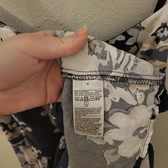 Old Navy Charcol Grey and Cream Floral Dress - Picture 4 of 4